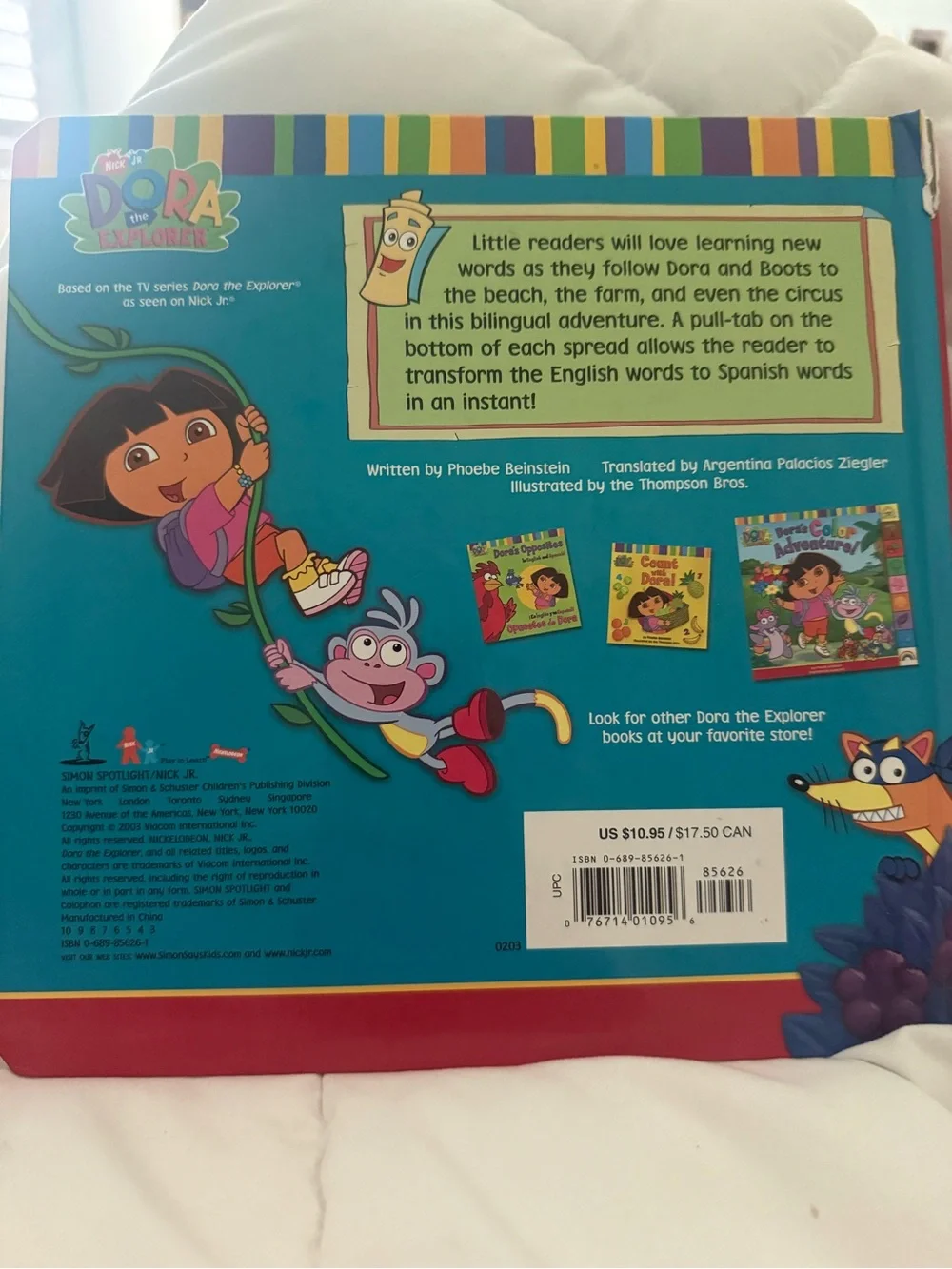 Dora's Book of Words / Libro de palabras de Dora - Green Bilingual Kids Toy